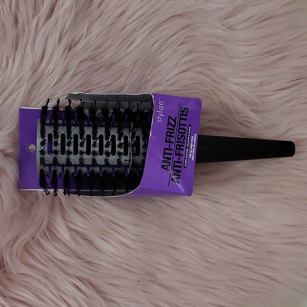 Brand New STYLIZE ANTI-FRIZZ HAIRBRUSH